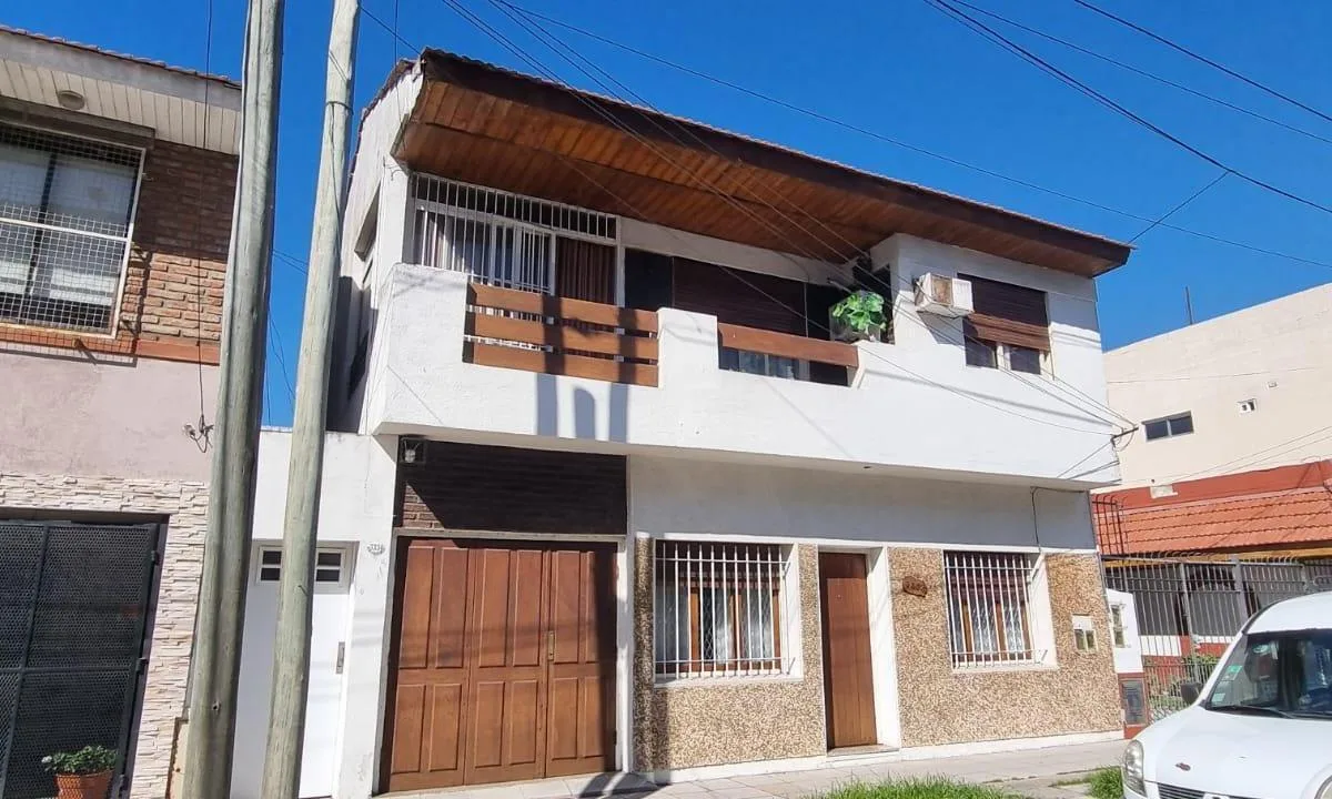 Casa em dois pavimentos em Lanús Oeste