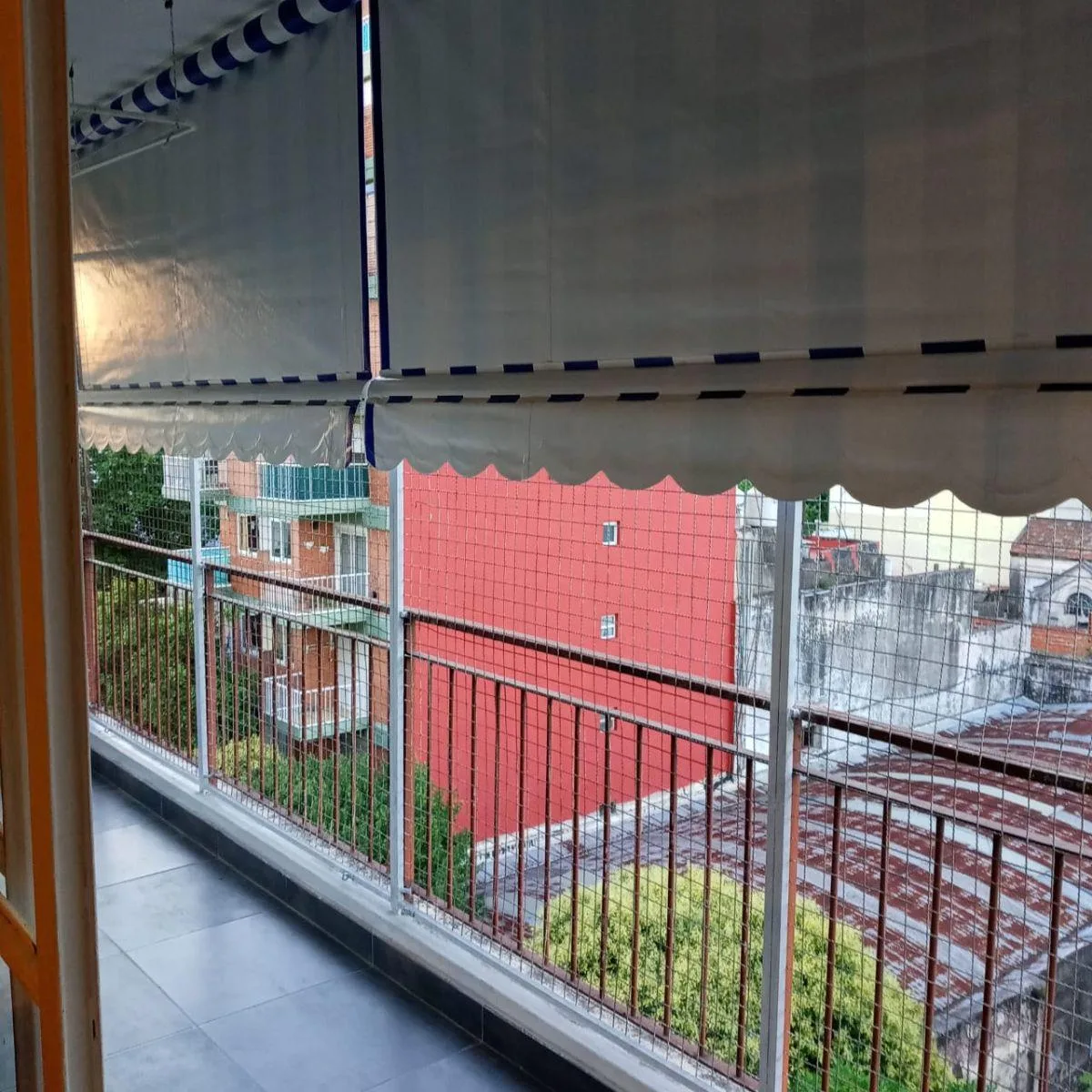 Apartamento de três ambientes em Flores