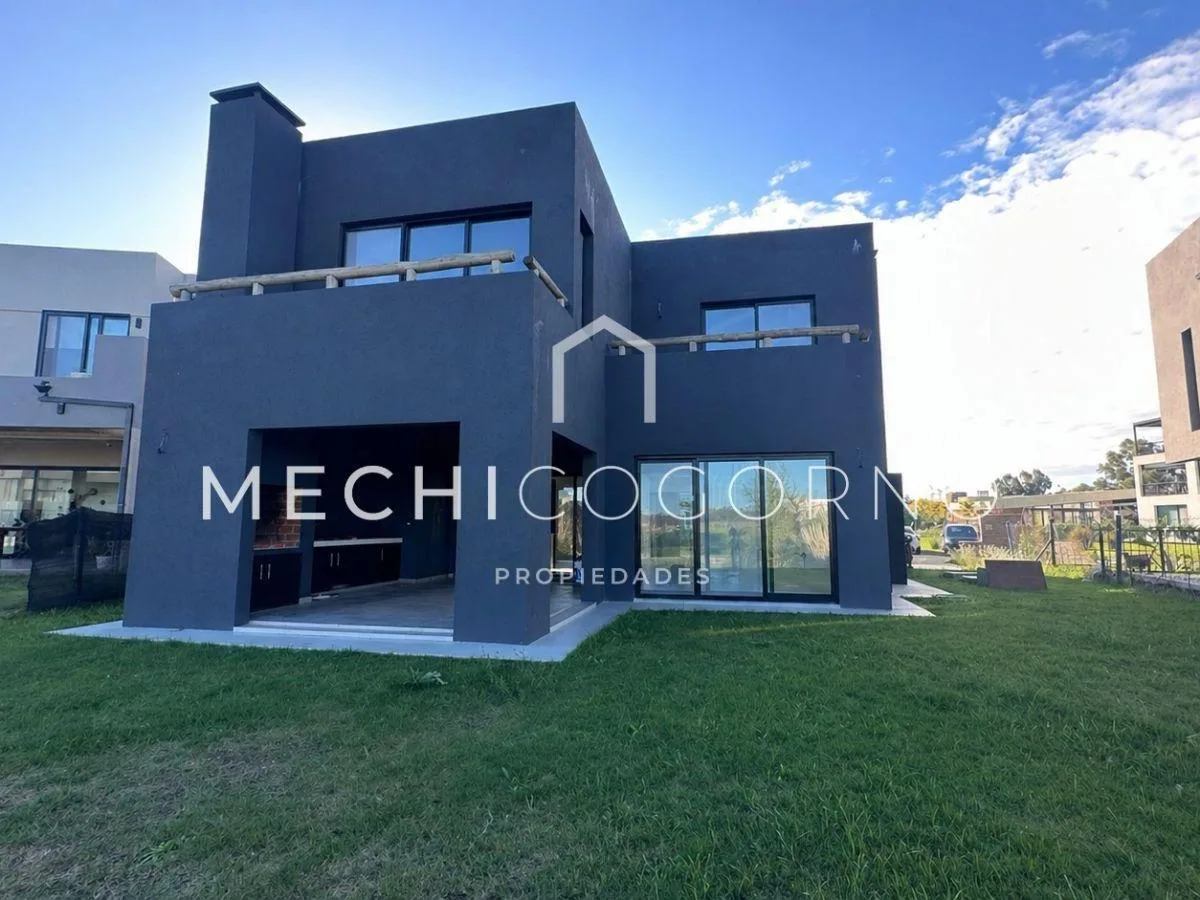 Four-bedroom house in El Canal, Tigre