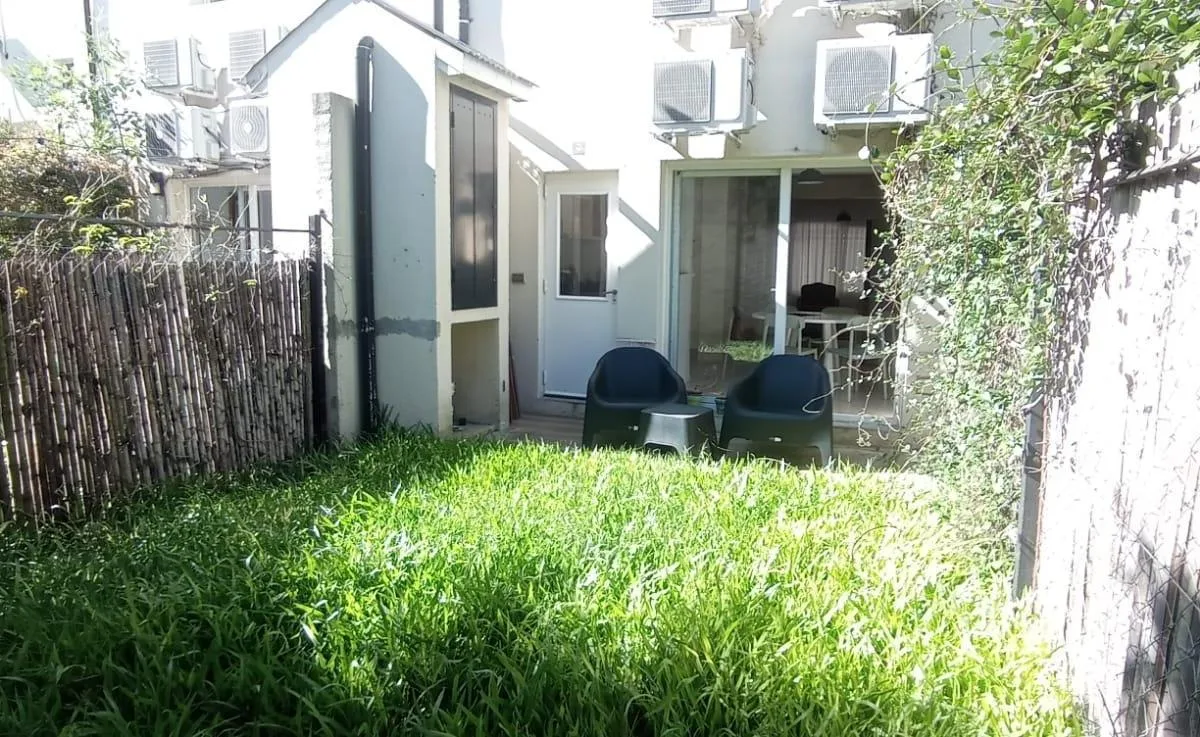 Triplex de 4 ambientes com jardim em Tigre Centro
