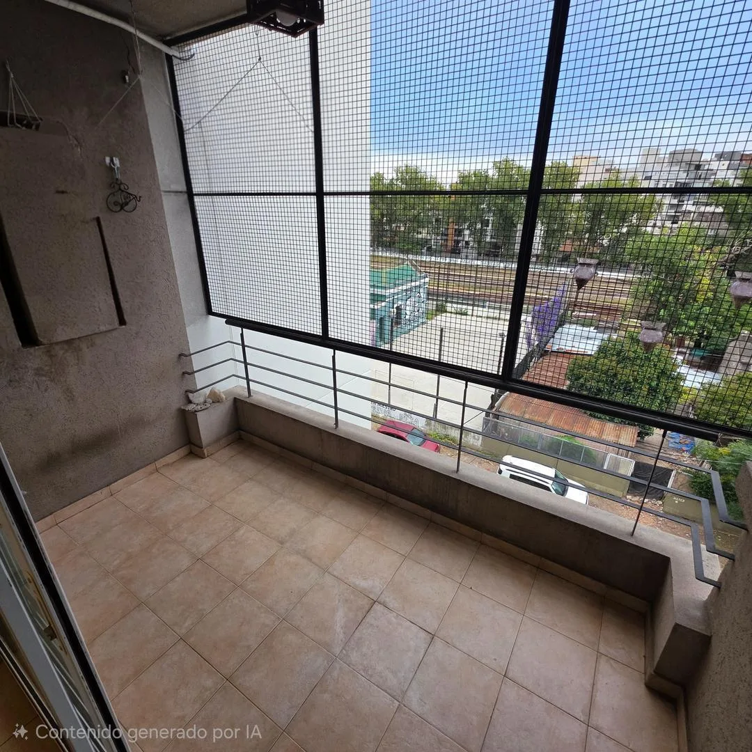 Apartamento de 2 quartos com vaga e varanda em Morón