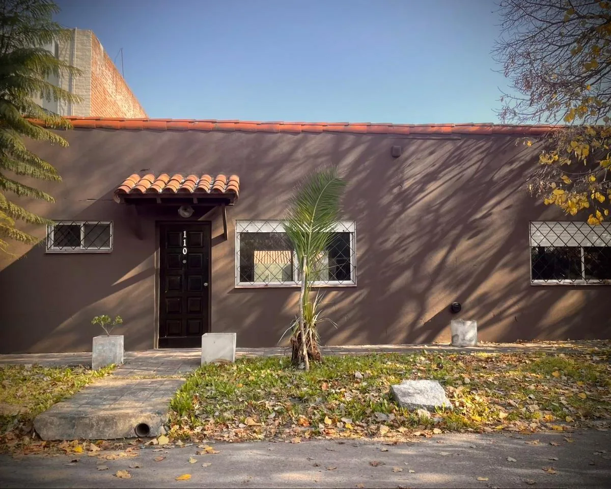 Casa en Alquiler con Jardin (Servicios Incluidos)