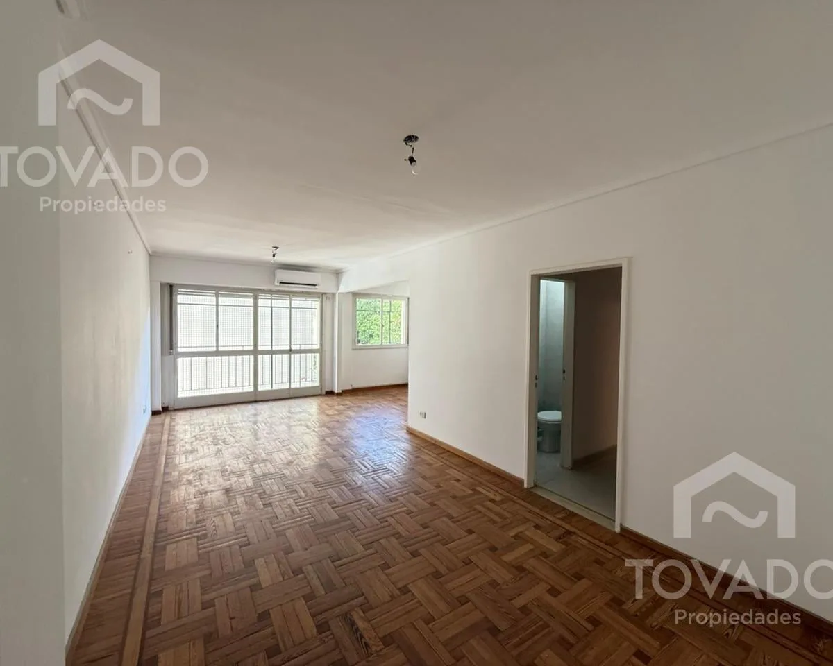 Four-room apartment with parking in Colegiales