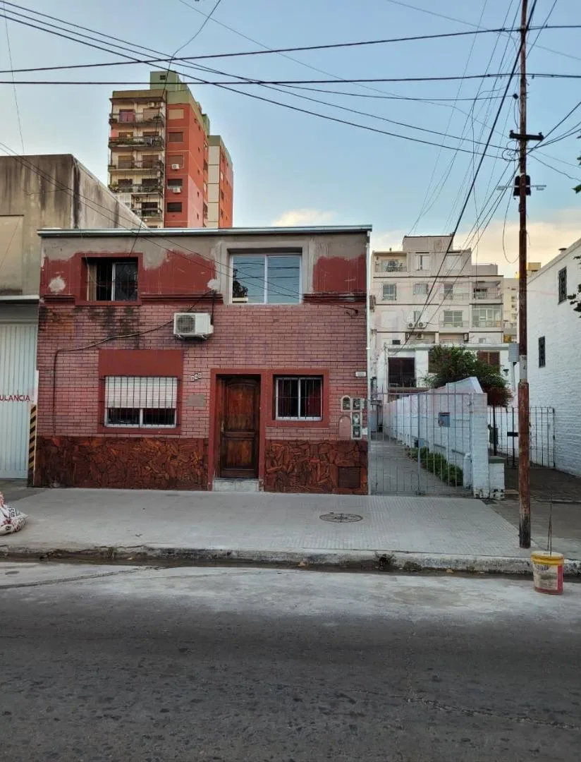 Two-bedroom PH in Ramos Mejía centre