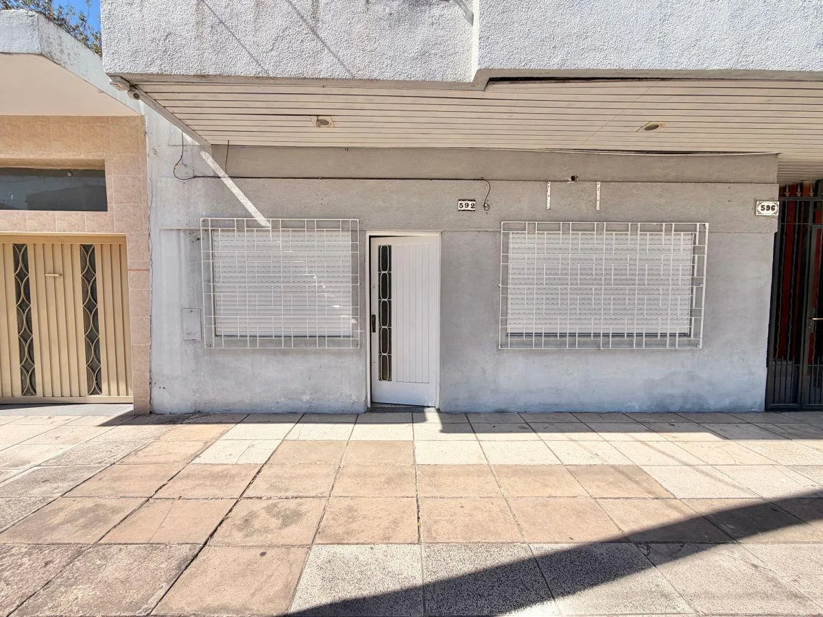 Apartamento de 2 ambientes e meio com pátio em Ramos Mejía