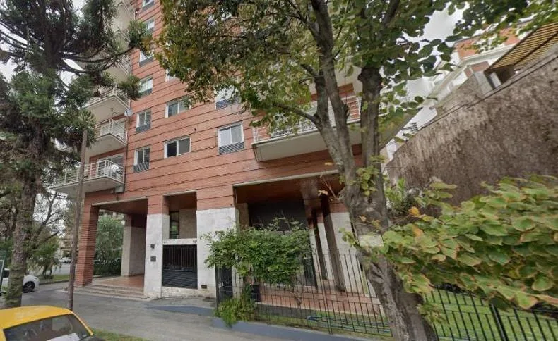 Departamento de 3 ambientes al frente en La Lucila