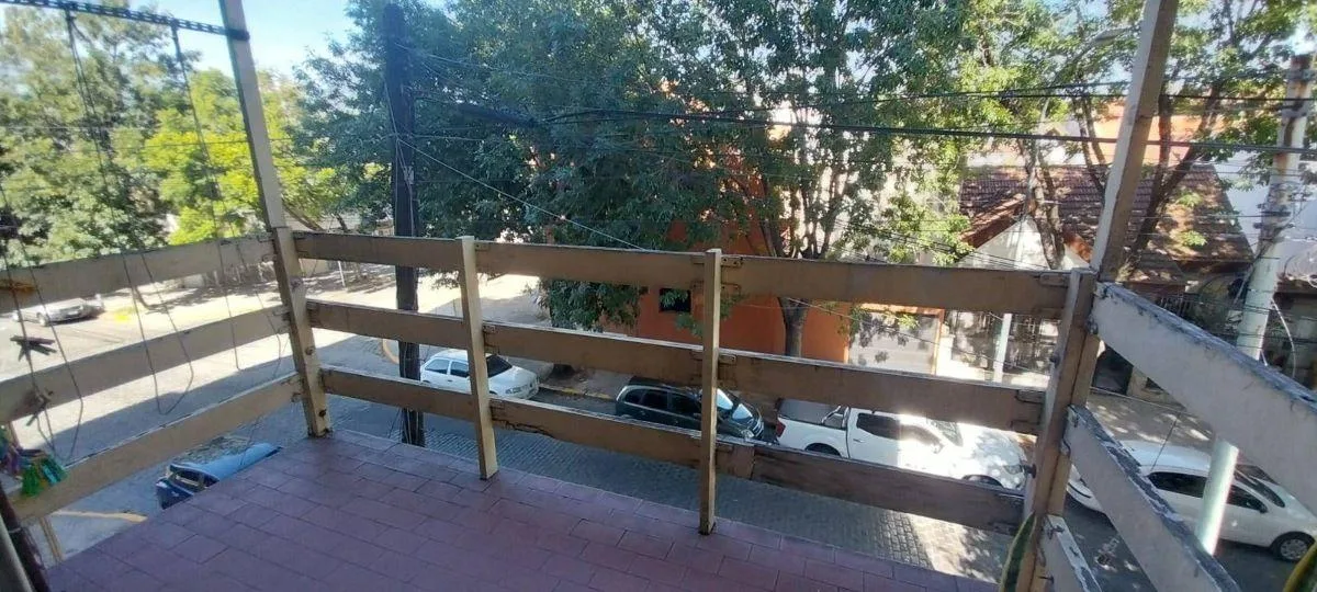 Apartamento de 2 ambientes com varanda em Versalles