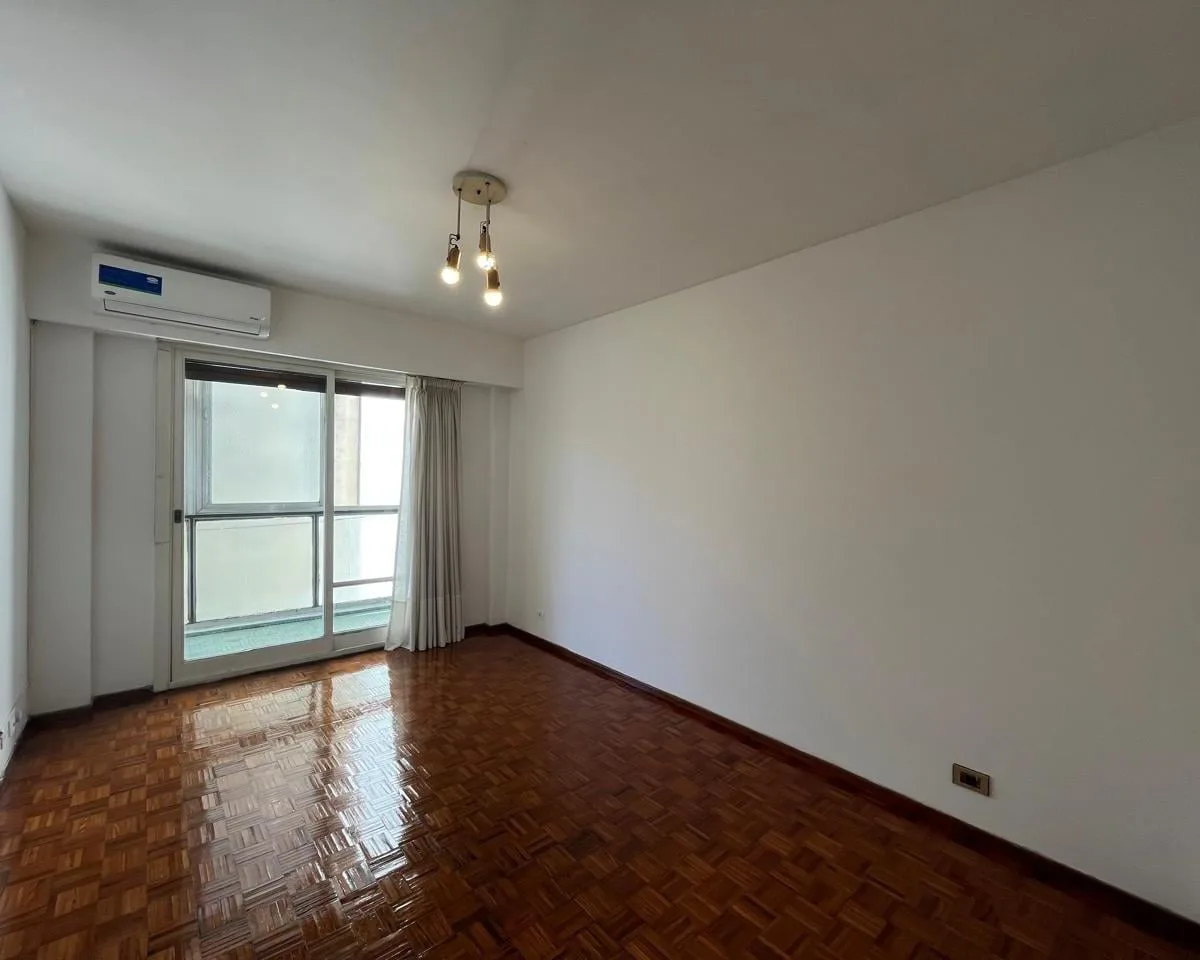 One-bedroom apartment with balcony in Recoleta