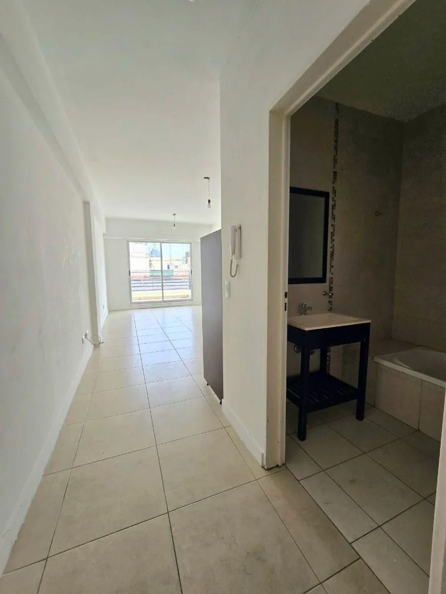 Квартира-студия с балконом в Flores