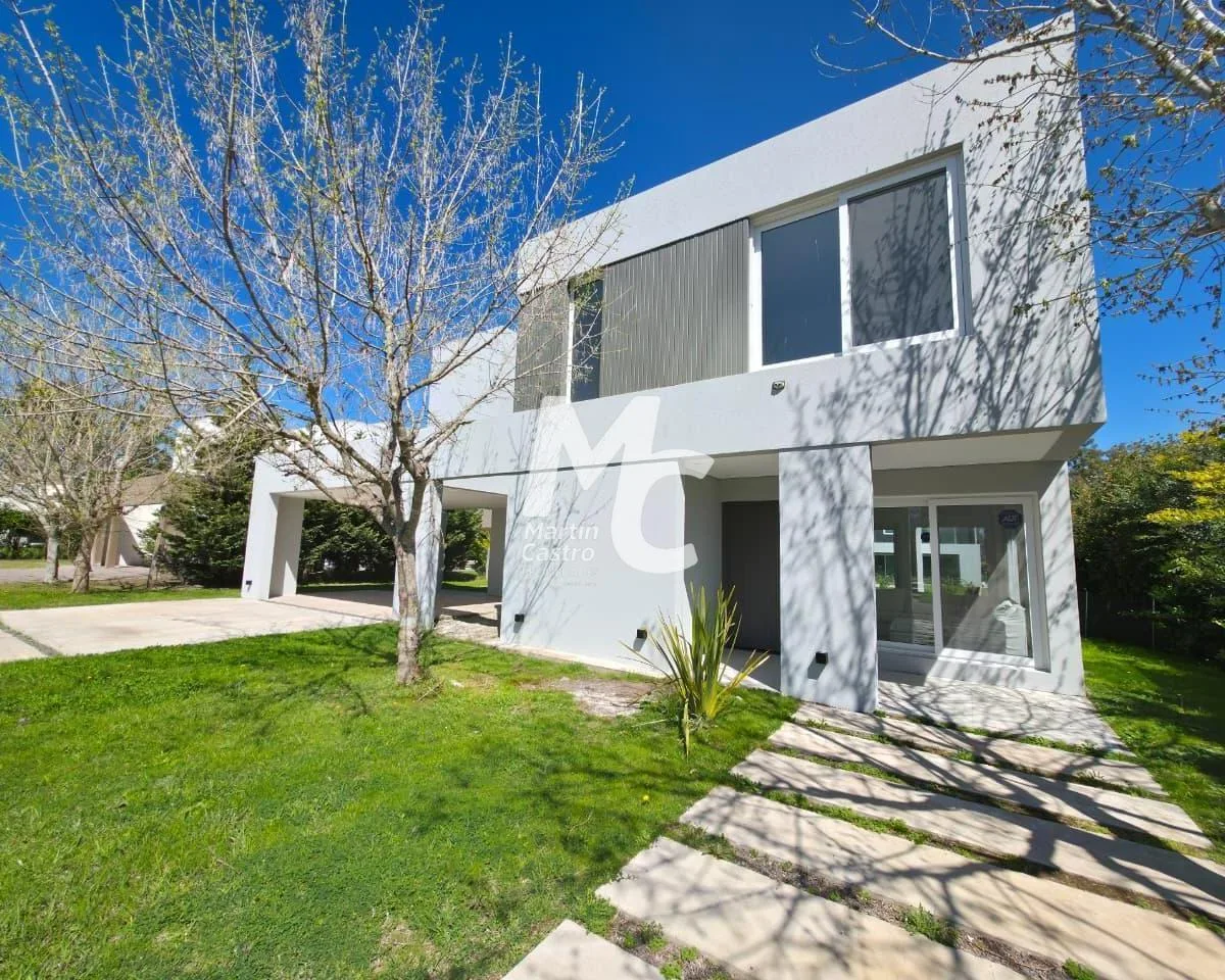 New-build four-bedroom house in La Reserva Cardales