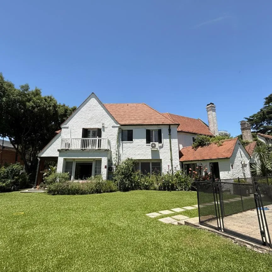 Casa com 5 dormitórios em La Lucila