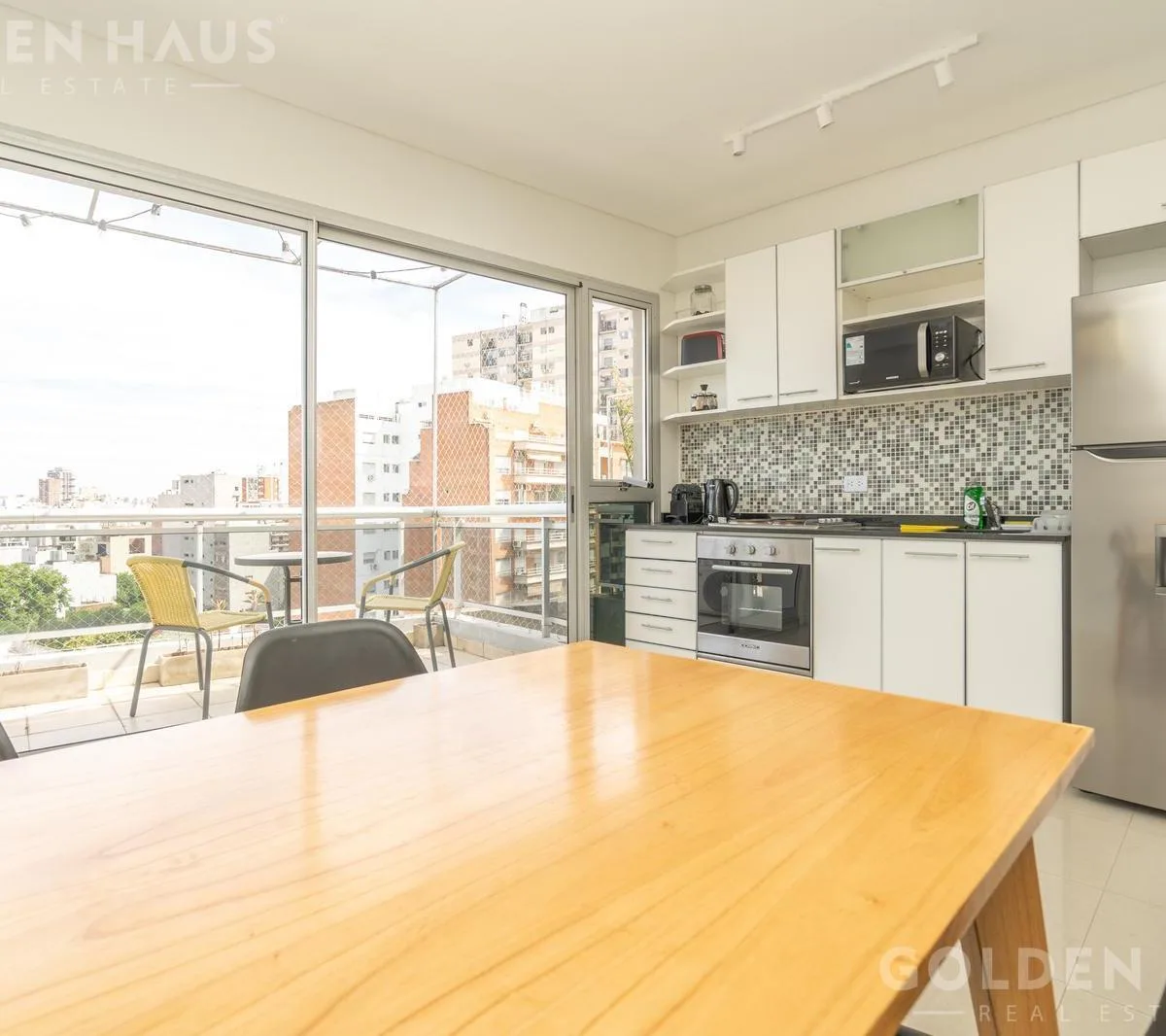 Mobiliado de 2 ambientes com varanda em Saavedra