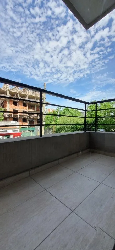 Kitnet no segundo andar em Morón Sur