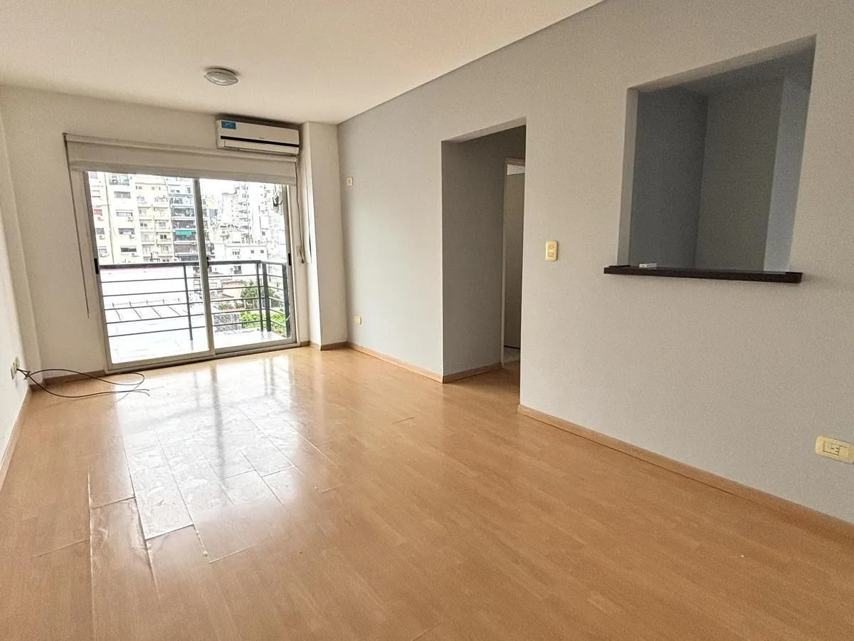 Departamento de 2 ambientes con balcón en Almagro