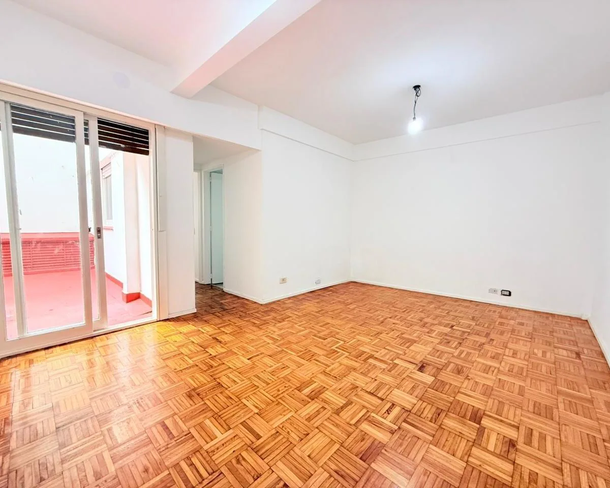 Departamento de 2 ambientes con patio en Monserrat