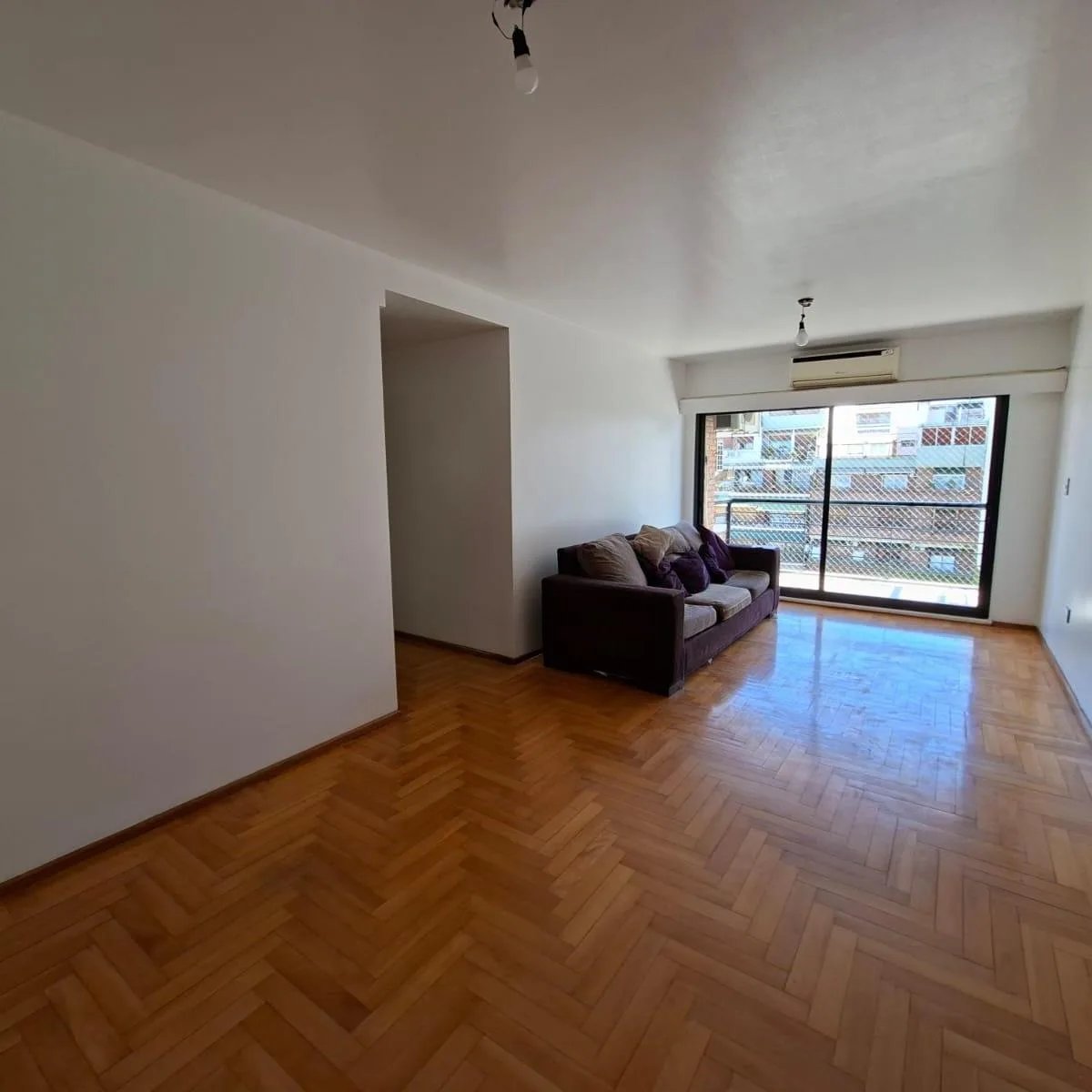 Two-bedroom apartment with balcony in Belgrano