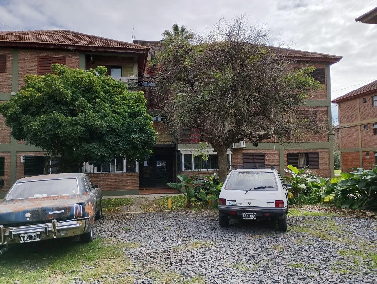 Apartamento de 2 dormitórios com vaga em La Plata