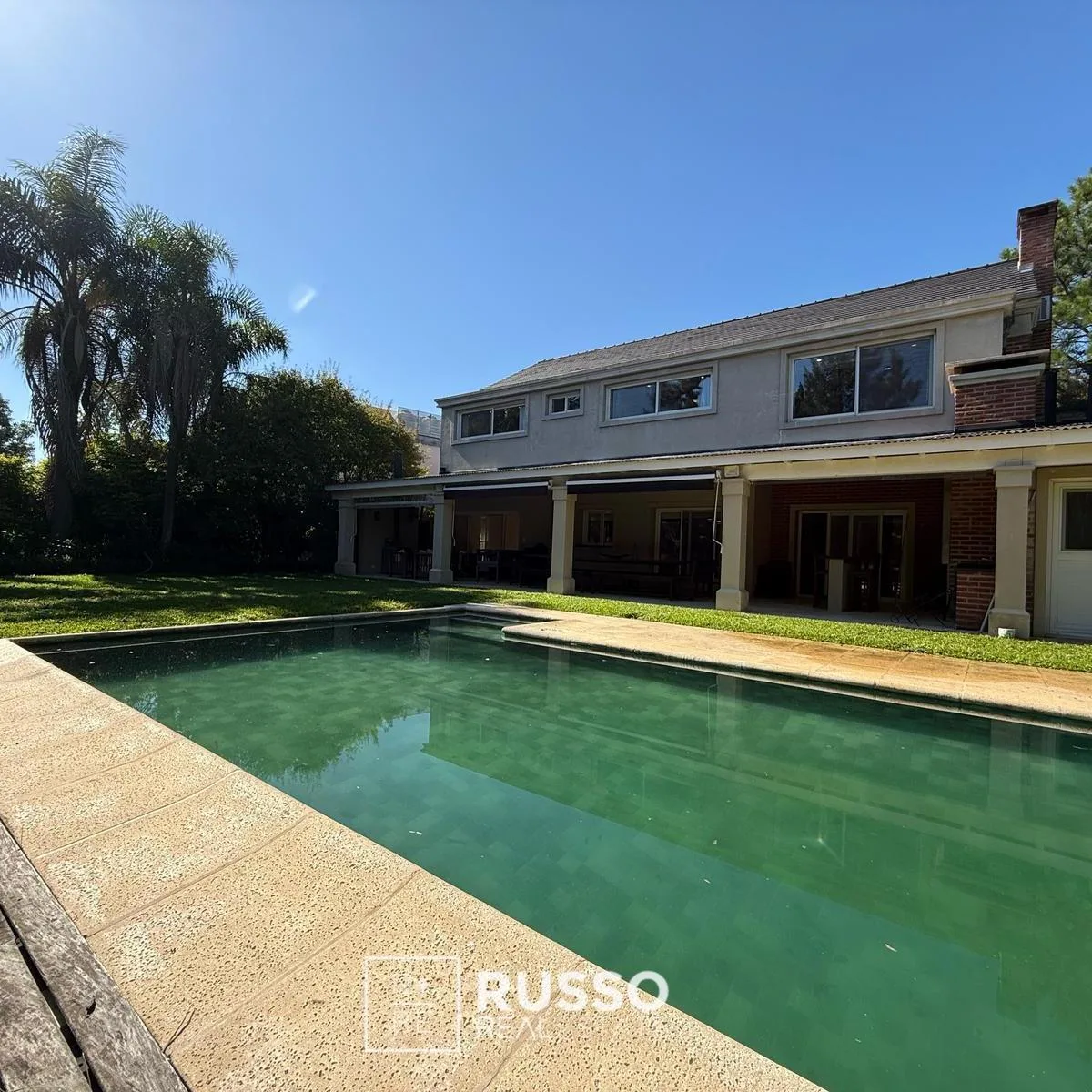 Four-bedroom house in Los Castores