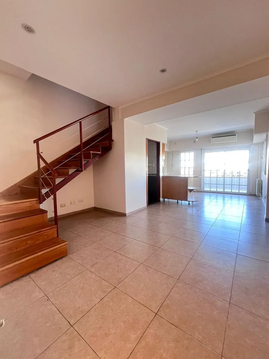 Dúplex de 3 ambientes con balcón aterrazado en Villa Urquiza