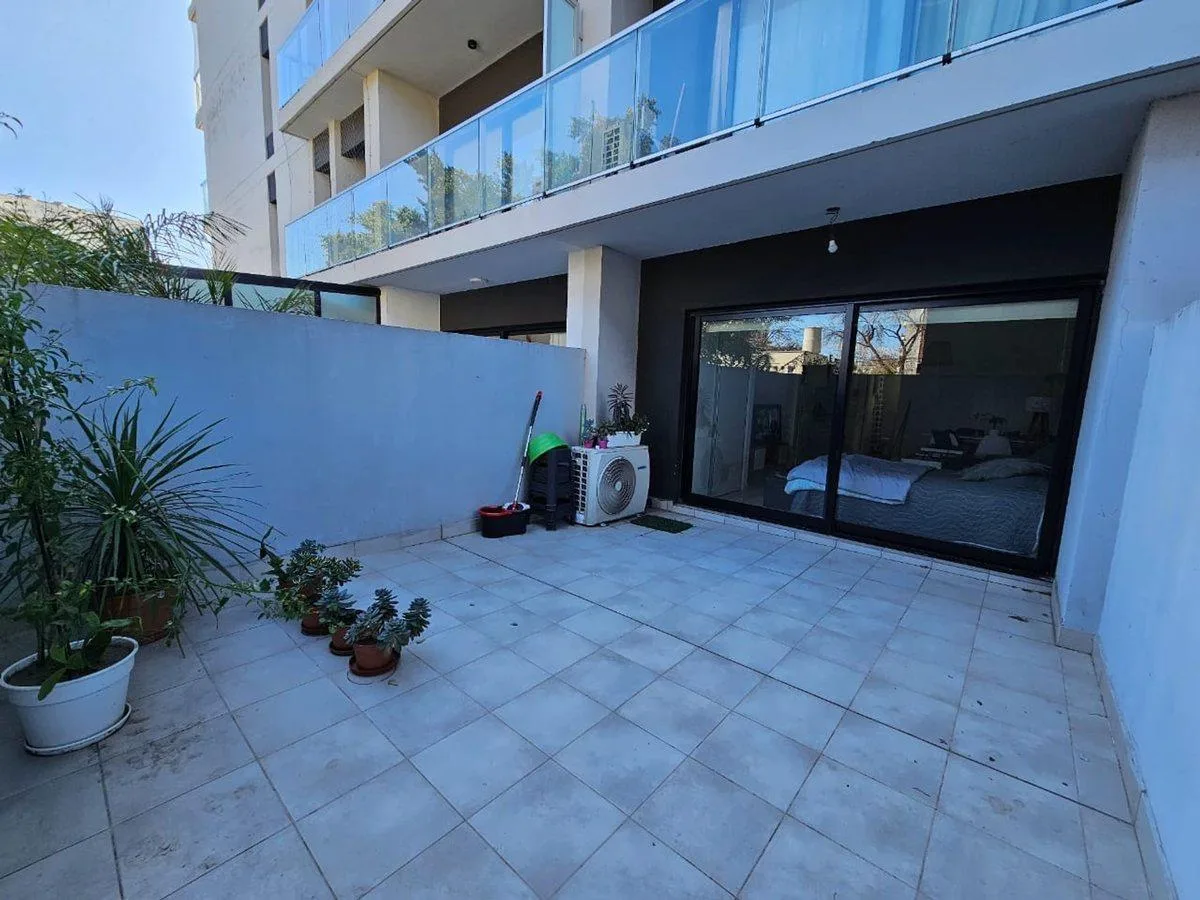 Kitnet com pátio e piscina em Villa Devoto