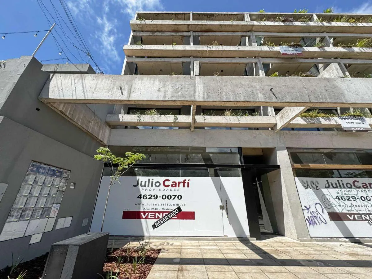 Apartamento de dois ambientes em Castelar