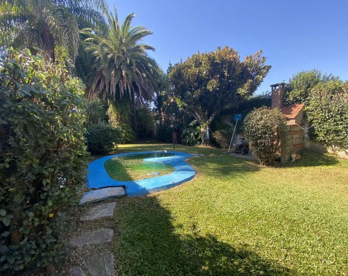 Alquiler Casa de 6 Amb en Olivos con Cochera y Jardin!