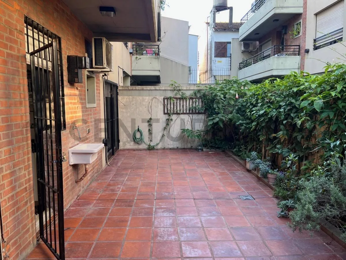 Apartamento de dois ambientes com pátio em San Fernando