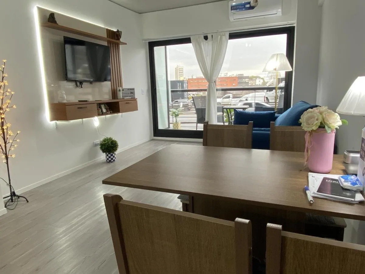 Departamento monoambiente con balcón en Barracas