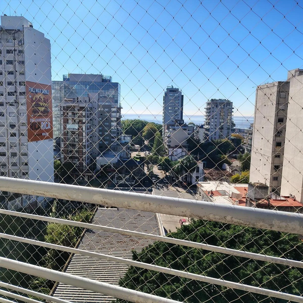 Apartamento de três ambientes com vista para o rio em Olivos