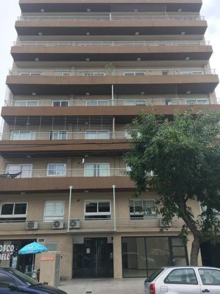 Monoambiente con balcón y SUM