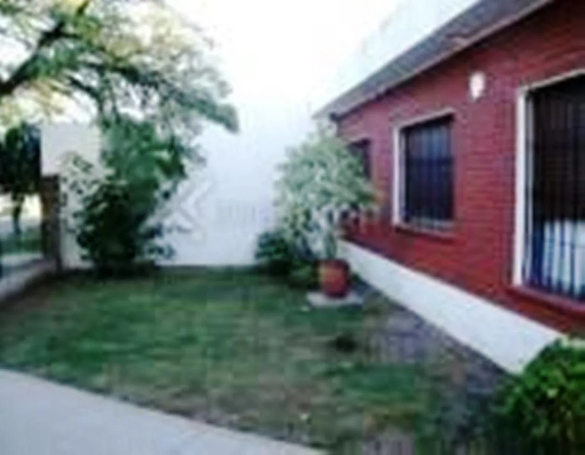 Cómoda Casa de 4 Ambientes Miguel de Cervantes Saavedra 177 - Adrogué