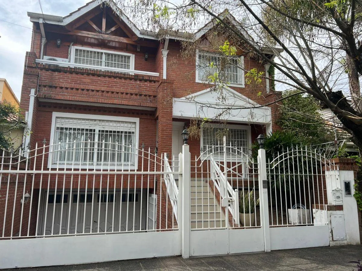 Three-bedroom house for rent in Acassuso