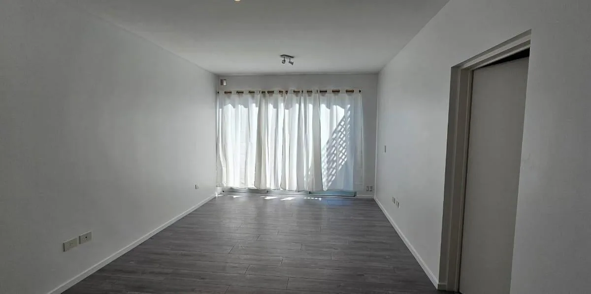 Monoambiente al frente con balcón terraza en Belgrano