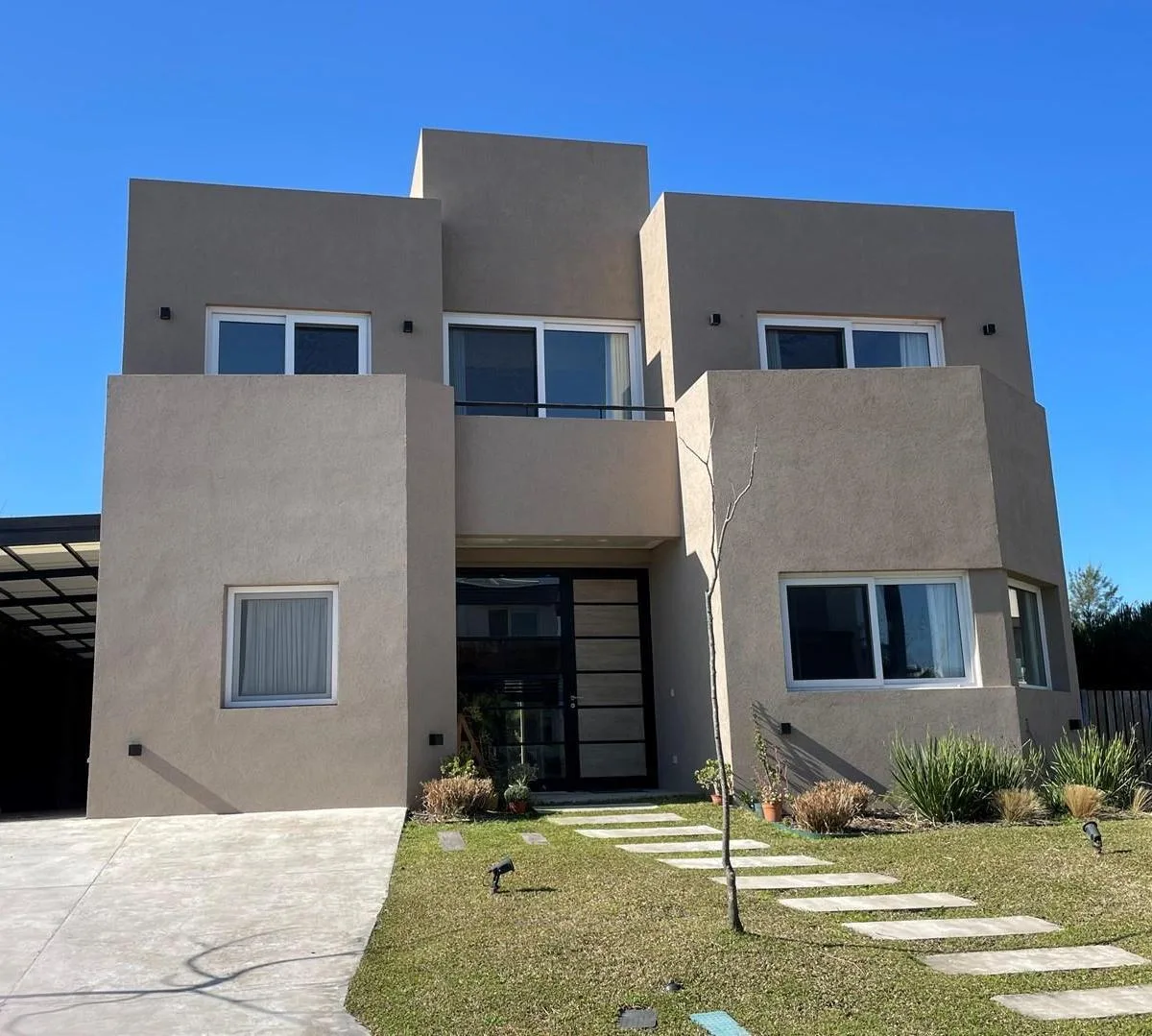 Five-bedroom house for rent in Los Castaños, Nordelta