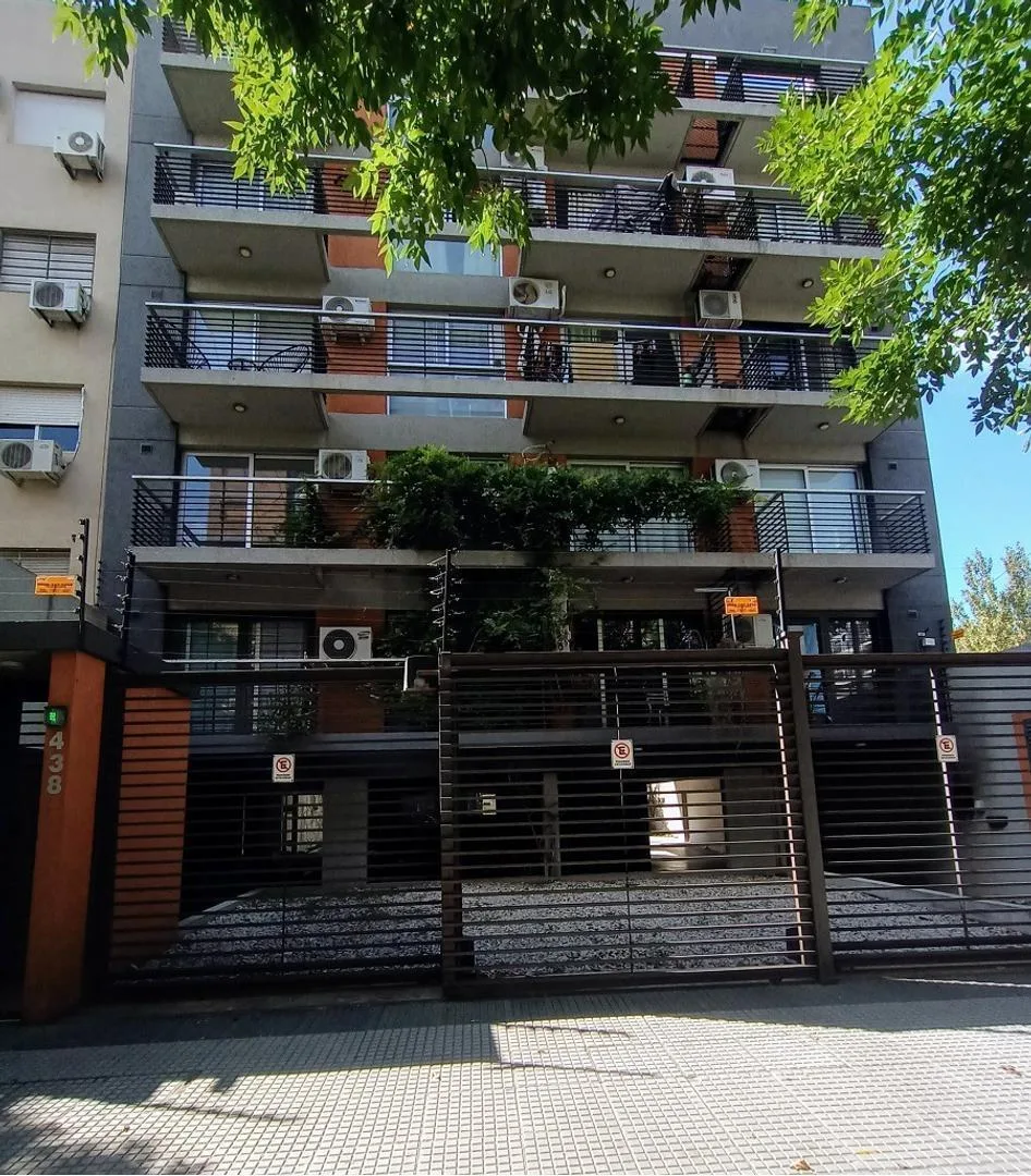 Departamento de 2 ambientes al frente en Castelar Sur