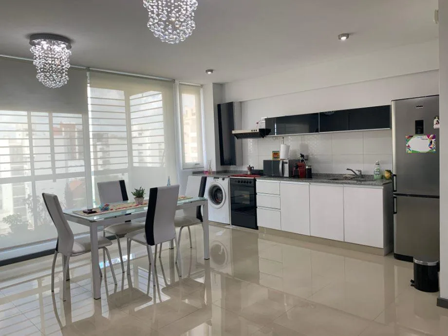 Apartamento meio andar de 3 ambientes em Lanús