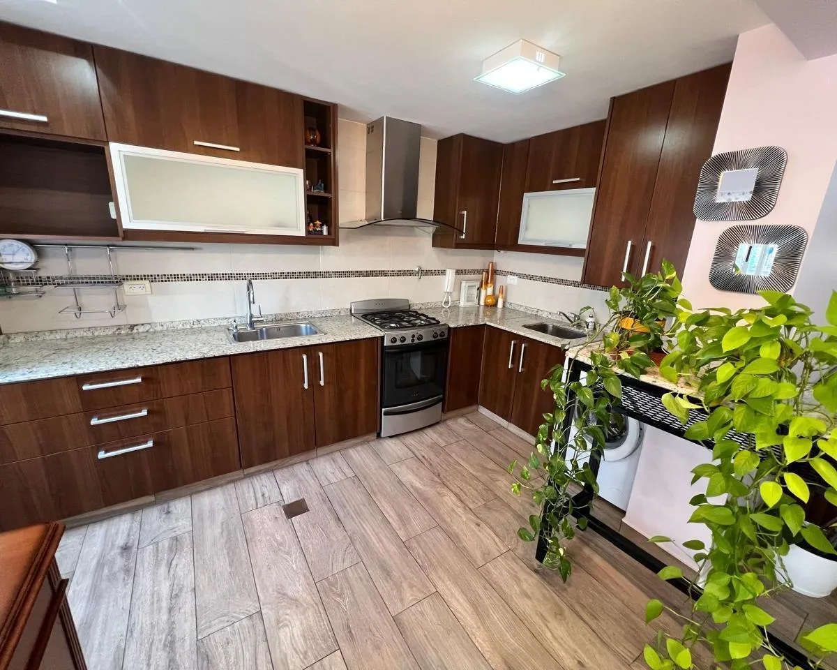 Two-bedroom apartment with parking in Lomas de Zamora Centro