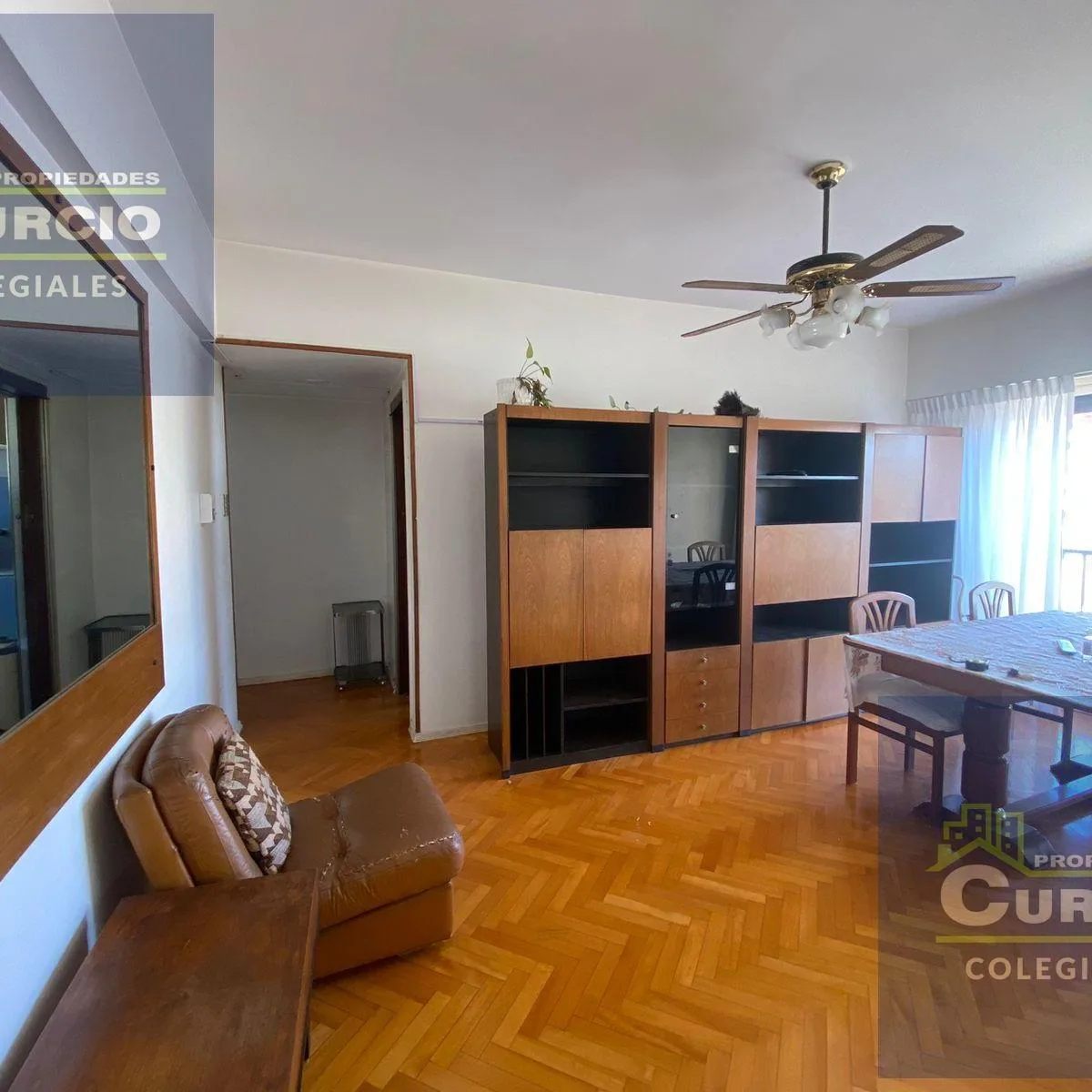 Apartamento de três ambientes com vaga em Colegiales