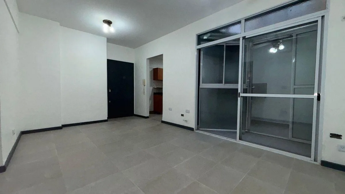 Departamento de 2 ambientes con patios en Flores