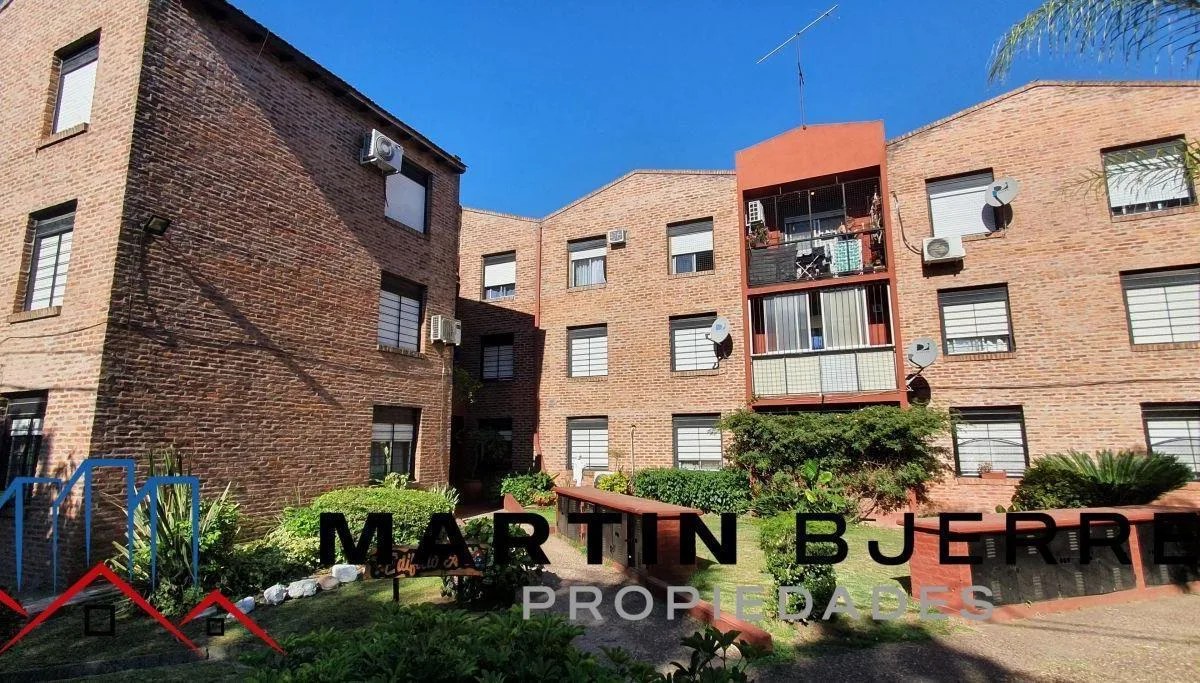 Three-room apartment on the first floor in Ciudad Evita