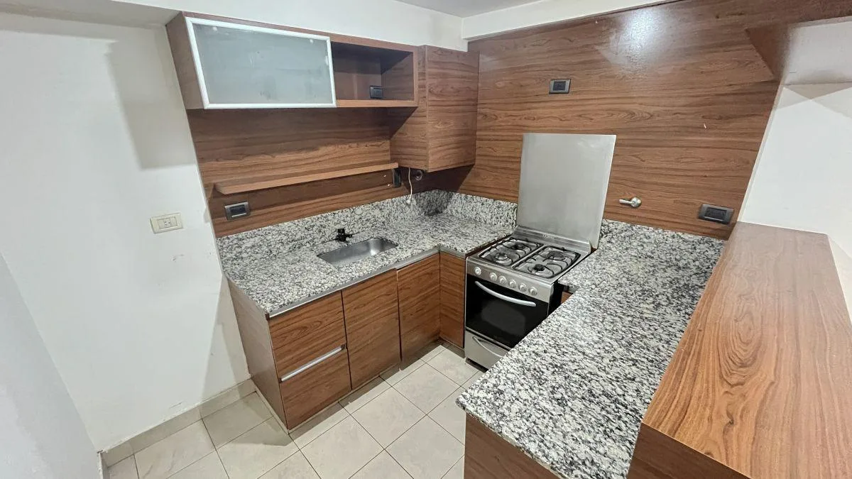 Departamento de 2 Ambientes Al Frente con Balcón, Sum, Landry. Villa del Parque