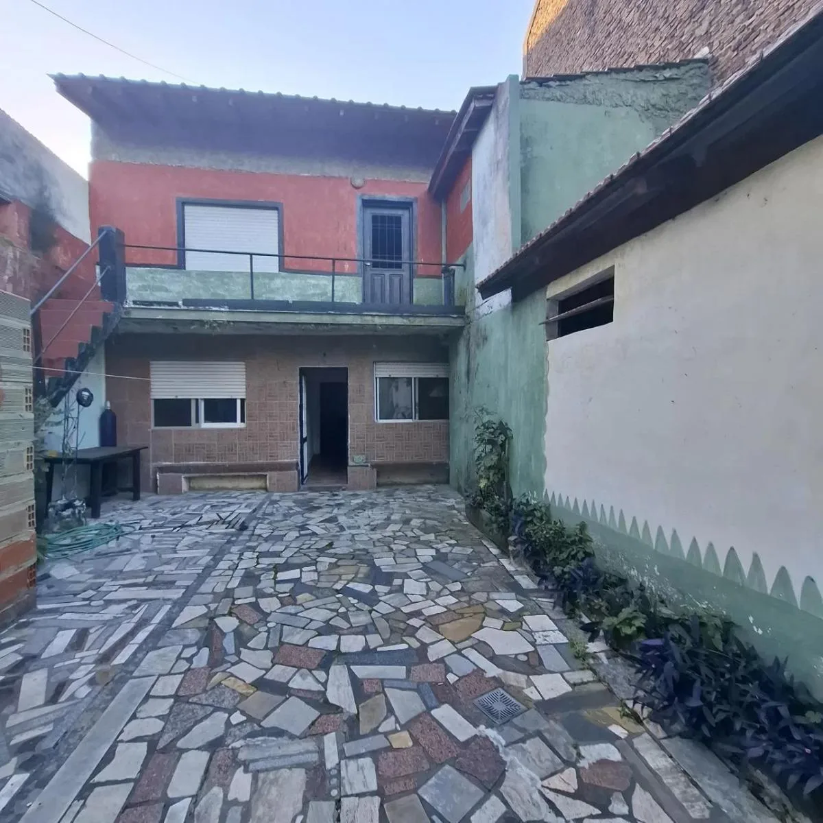 Two-bedroom PH with parking and patio in General San Martín