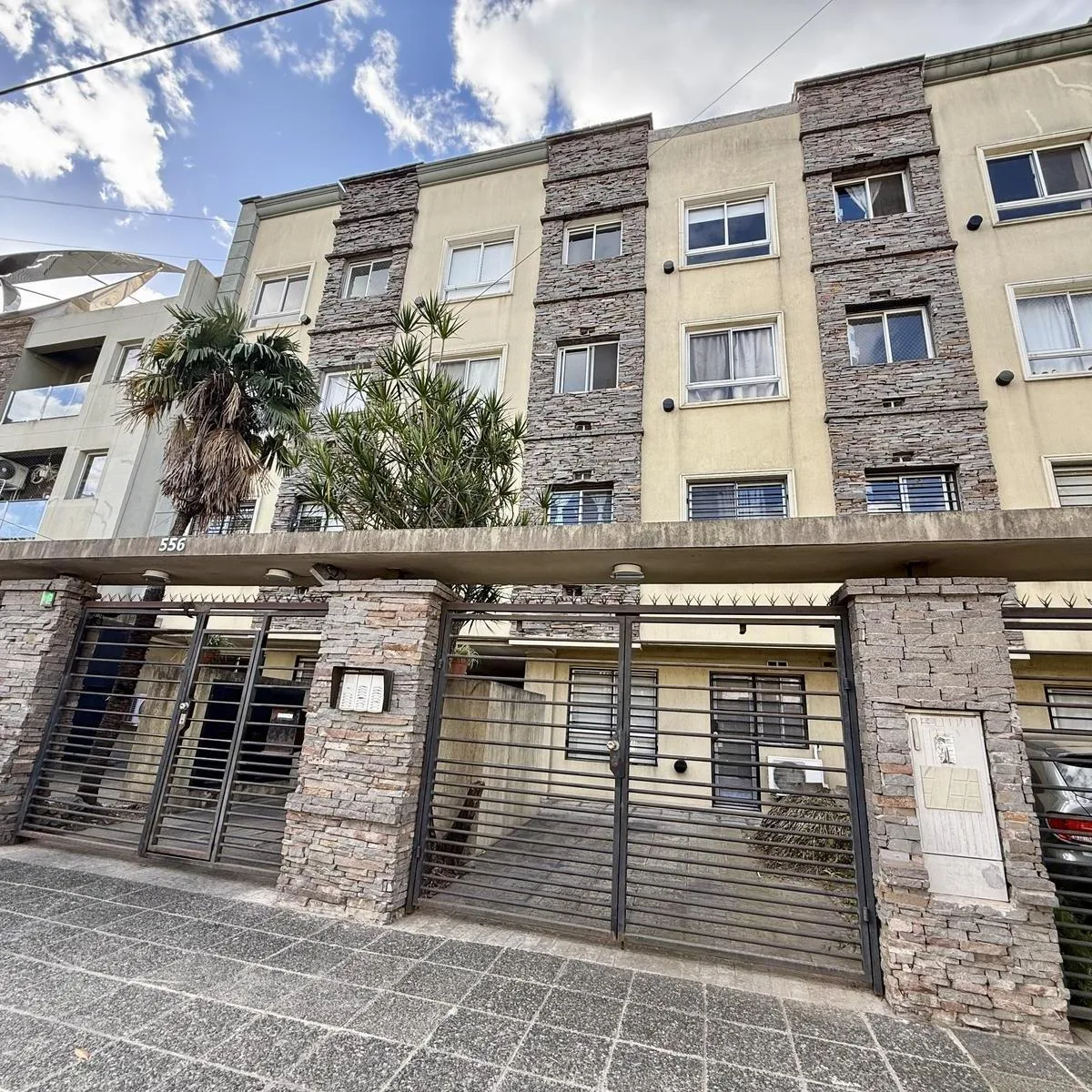 Two-room apartment with parking in Banfield