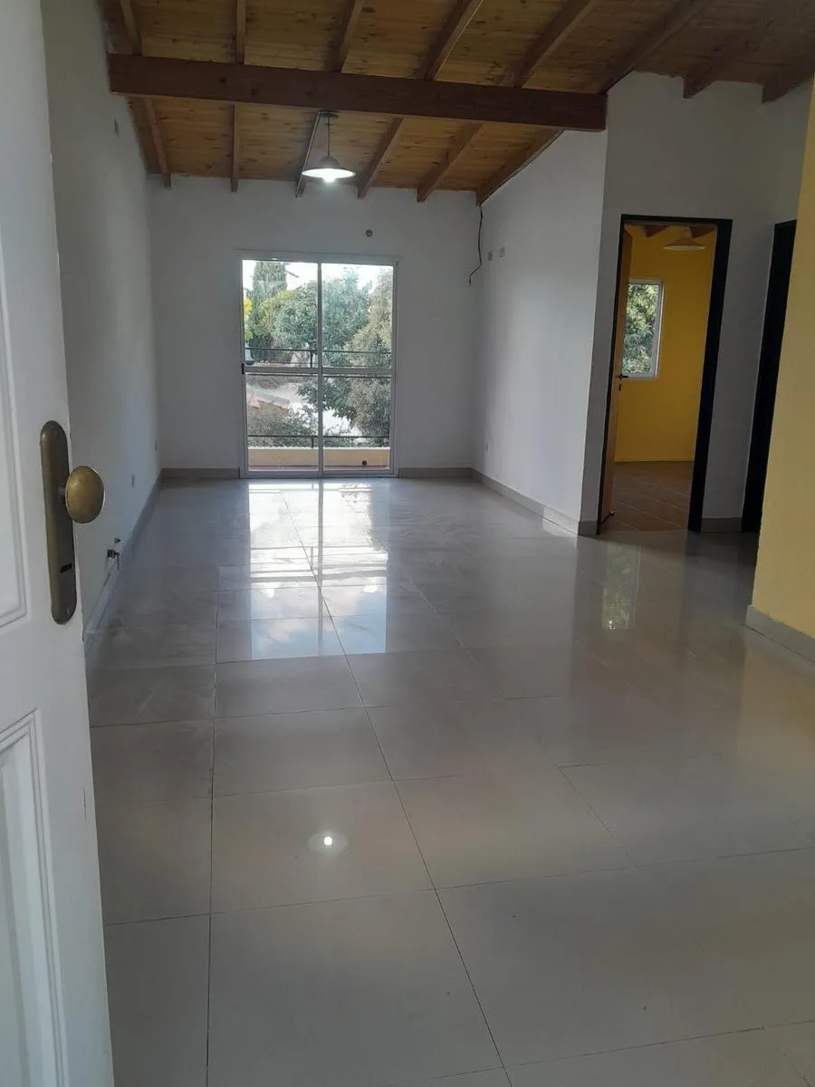 Departamento de 3 Ambientes en 1er Piso por Escalera en Alquiler, en Loma Hermosa