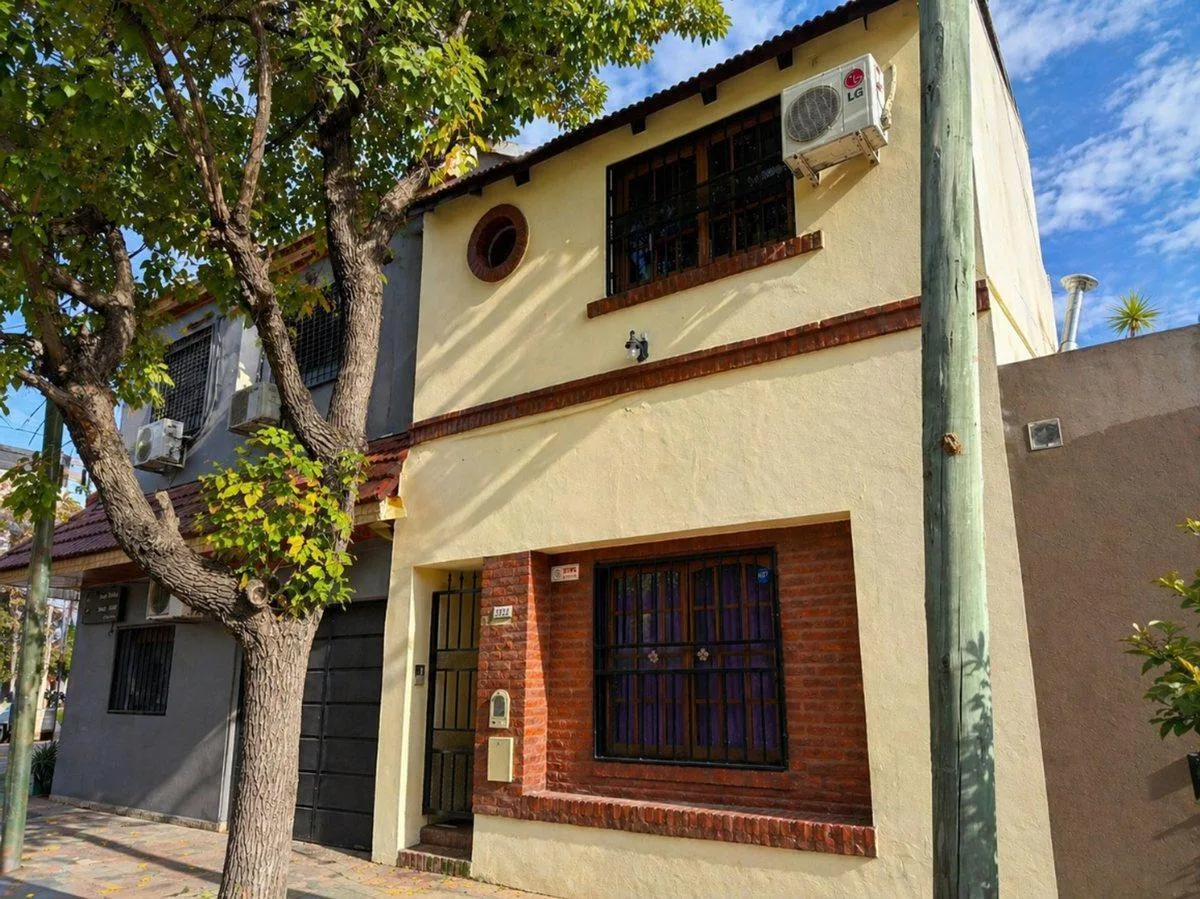Alquiler PH 4 Ambientes con Patio en Monte Castro