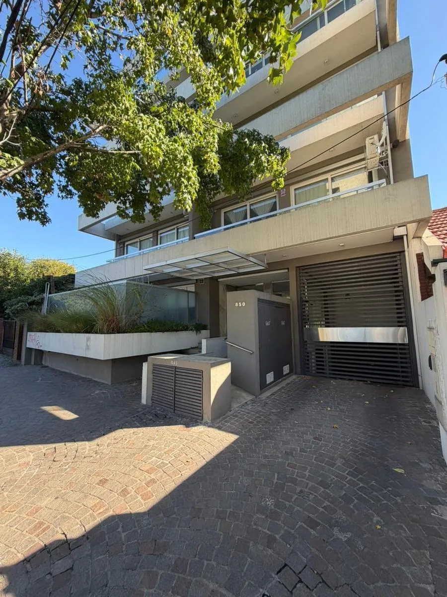 Two-room apartment in Adrogué Centro
