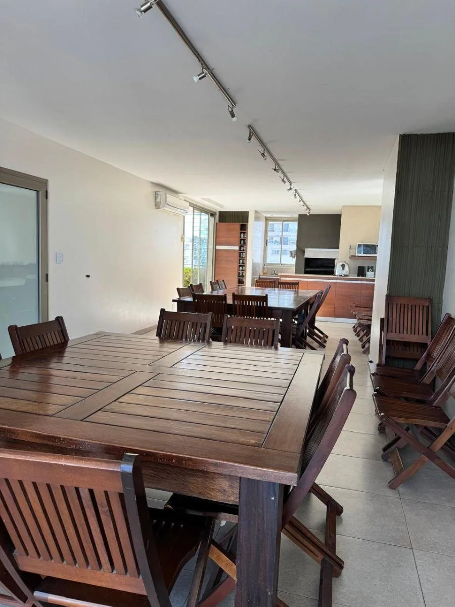 Departamento de Tres Ambientes con Cochera en Alquiler en Lomas de Zamora