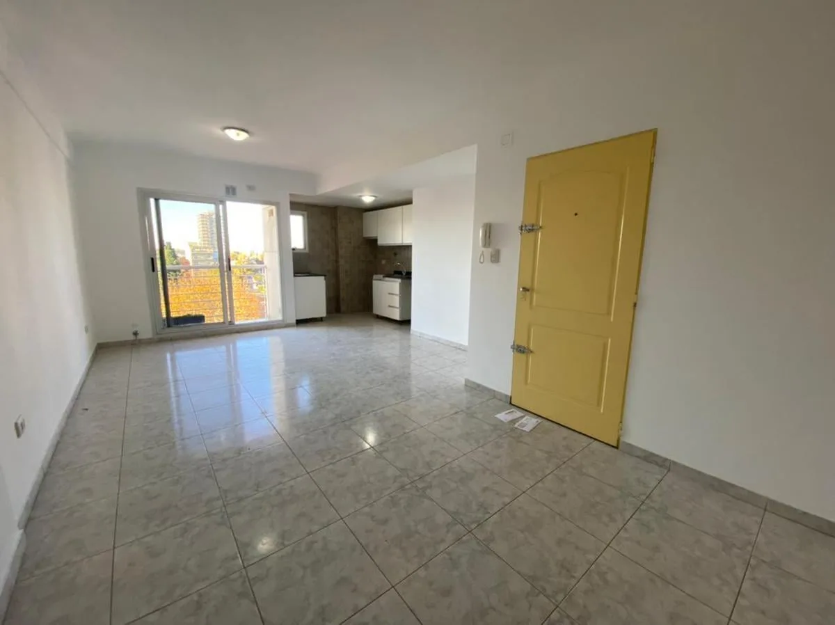 Apartamento de 3 ambientes com vaga em Avellaneda