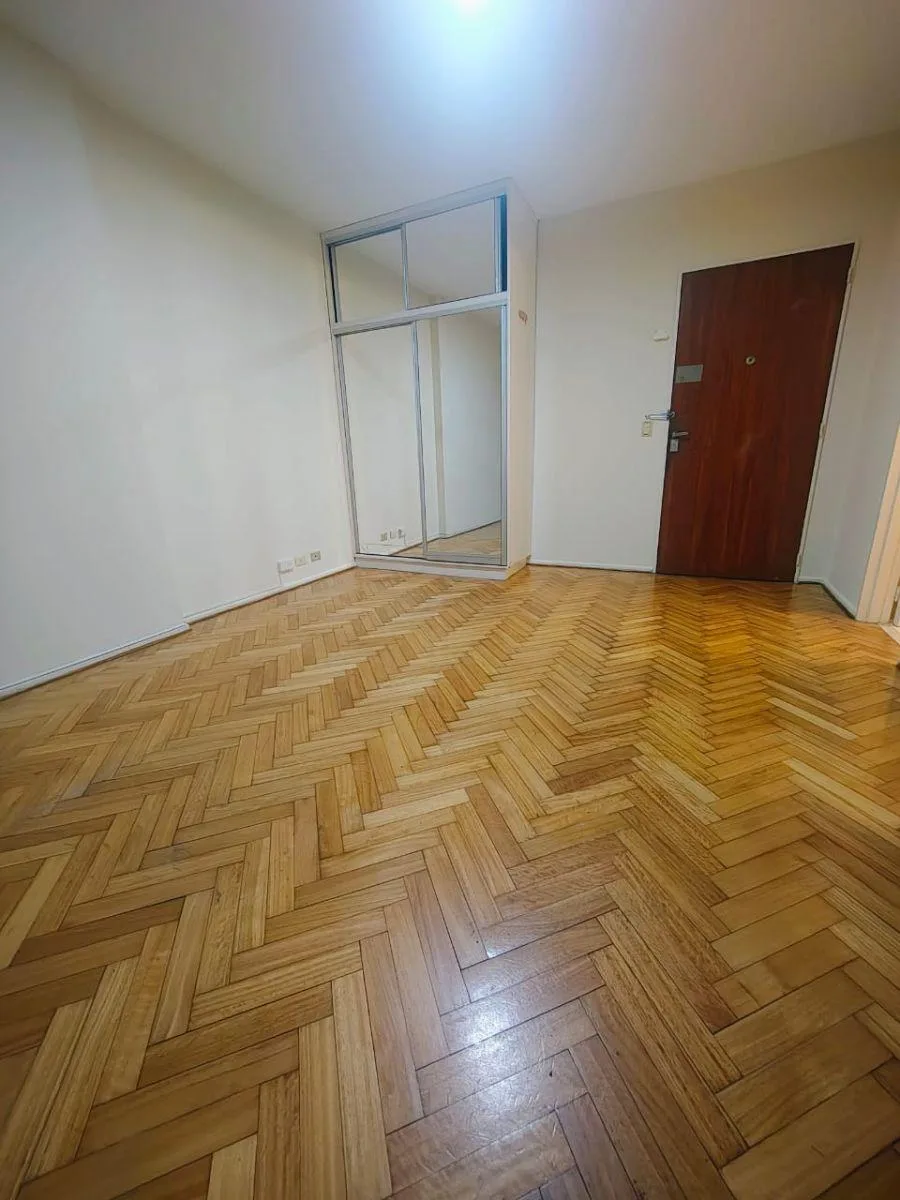 Recoleta - Azcuénaga 1500 - Monoambiente con Cocina Separada