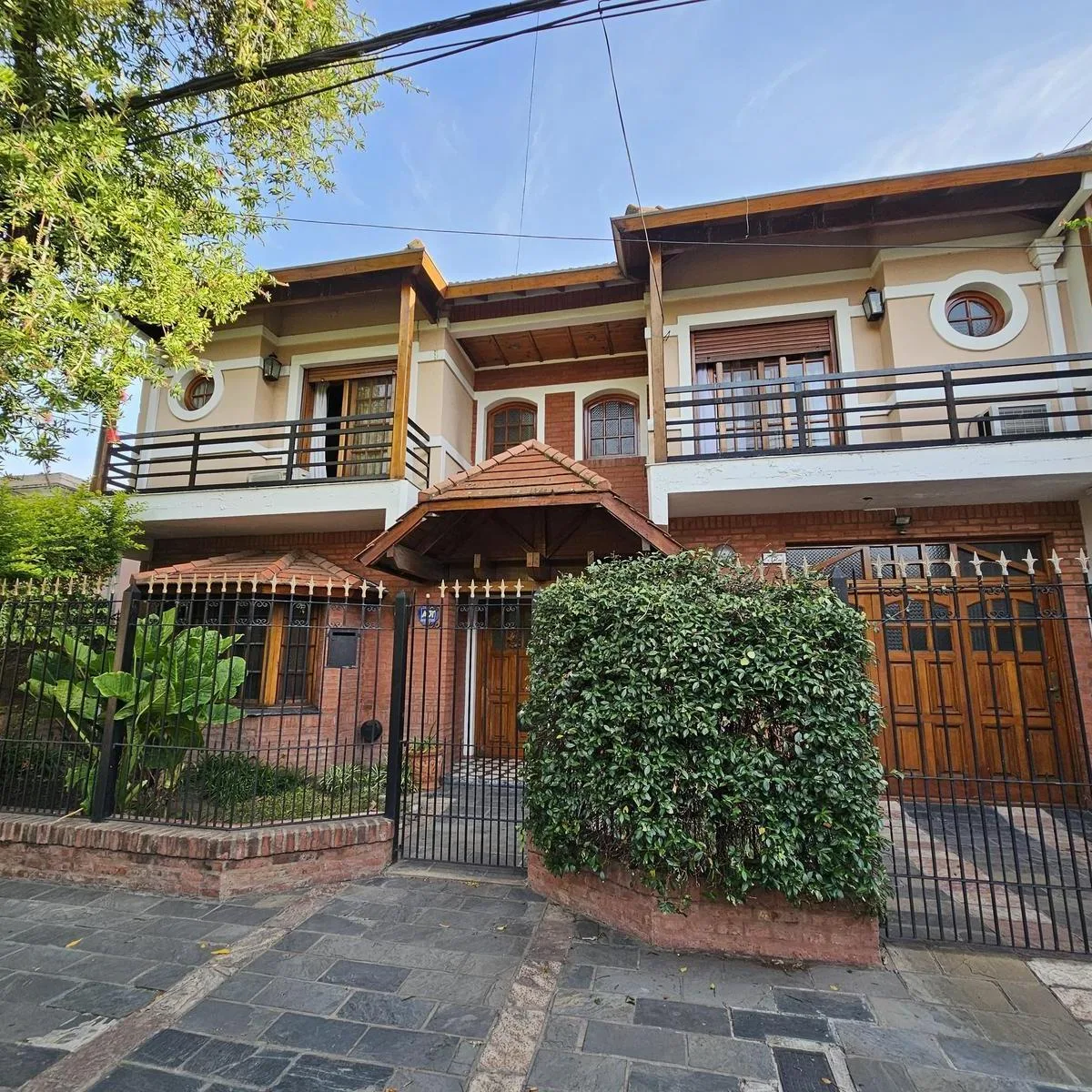 Six-room house in Victoria, San Fernando